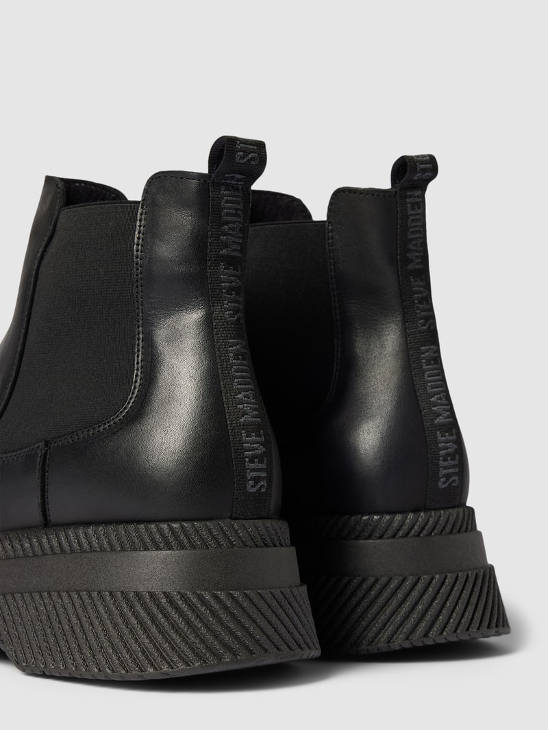 Chelsea Boots mit Label-Detail Modell 'GENIVA' in schwarz