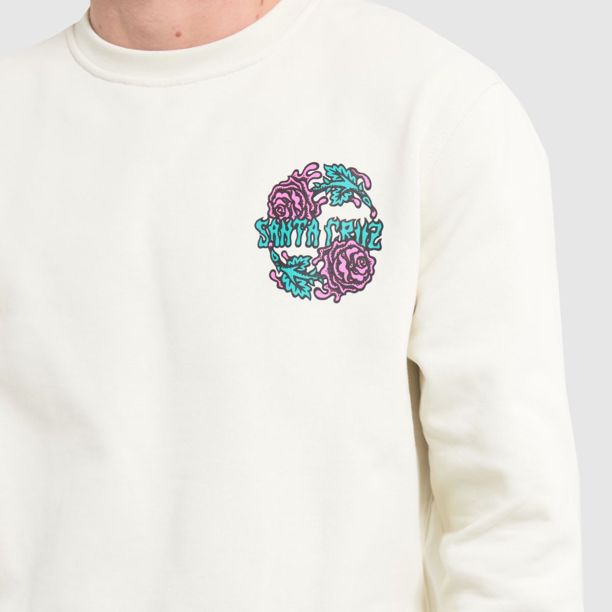 Santa Cruz – Rosa klänning med två runda ärmar och beige sweatshirts