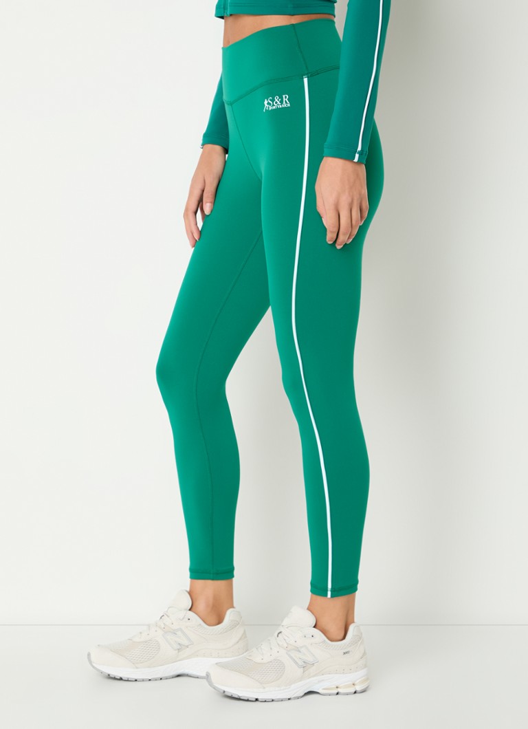 Colanți sport scurți, cu talie înaltă, cu design sportiv și bogat, și logo