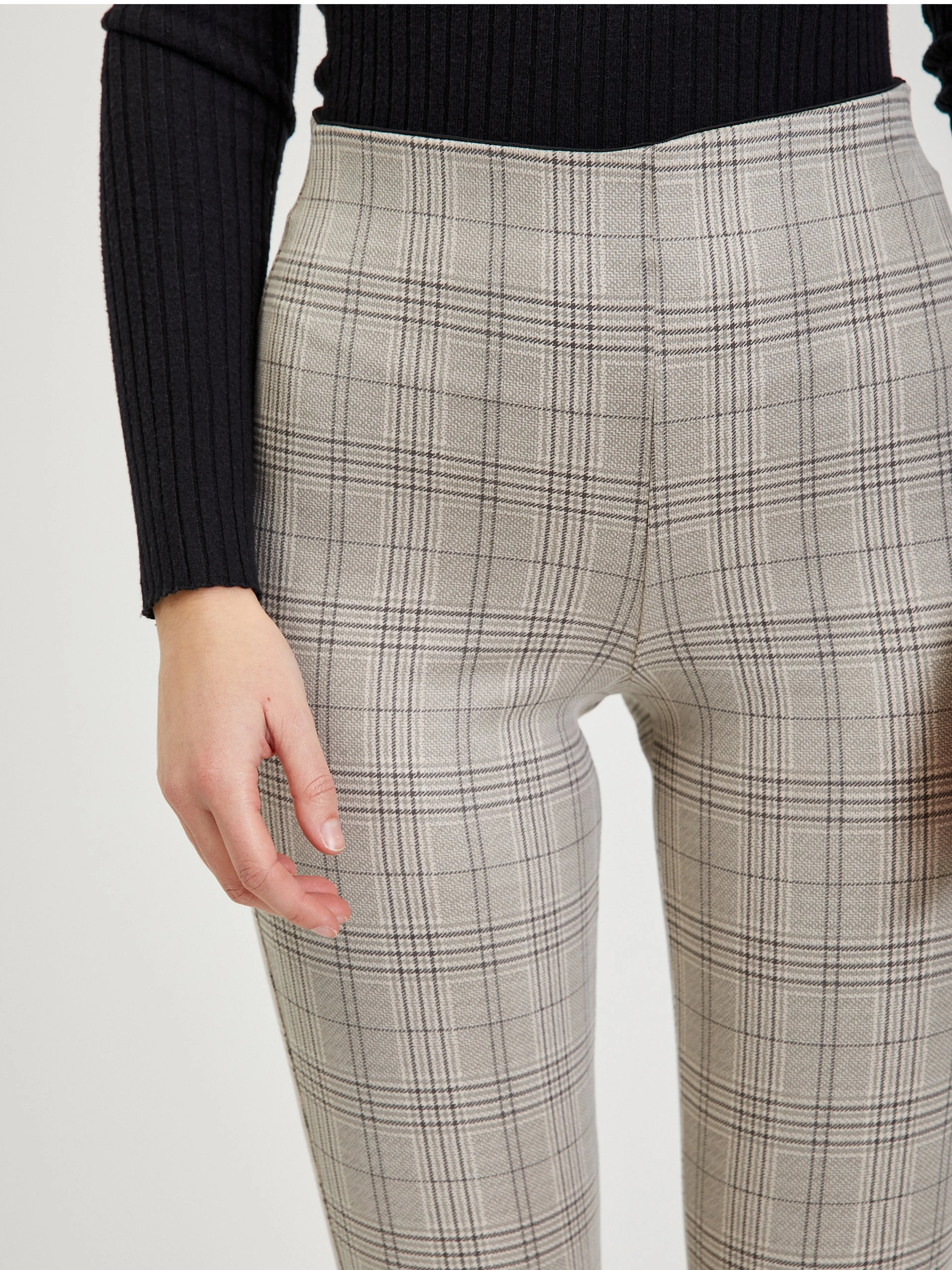 Beige Damenhose mit Karomuster ORSAY