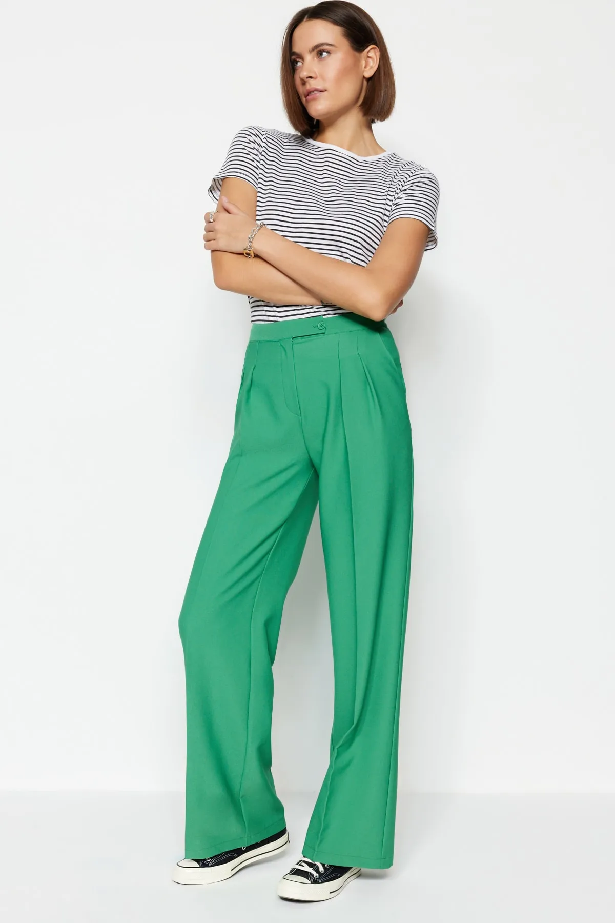 Trendyol Collection  Grüne gewebte Hose mit weitem Bein, weitem Bein und hoher Taille TWOAW22PL0066