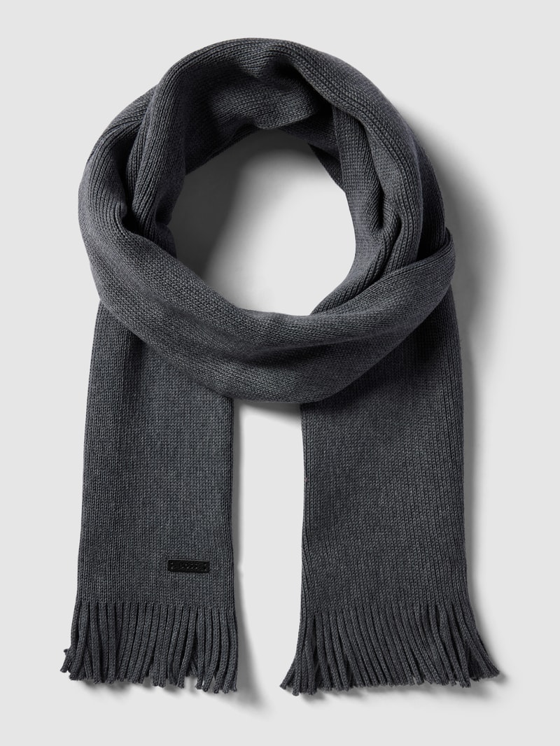 Strickschal mit Fransen Modell 'Albas' in mittelgrau