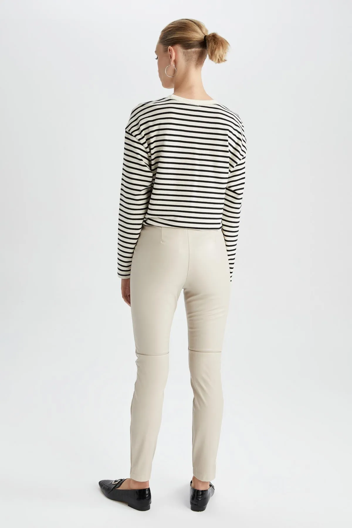 DeFacto  Leggings aus Kunstleder mit Reißverschluss am Bein und hoher Taille
