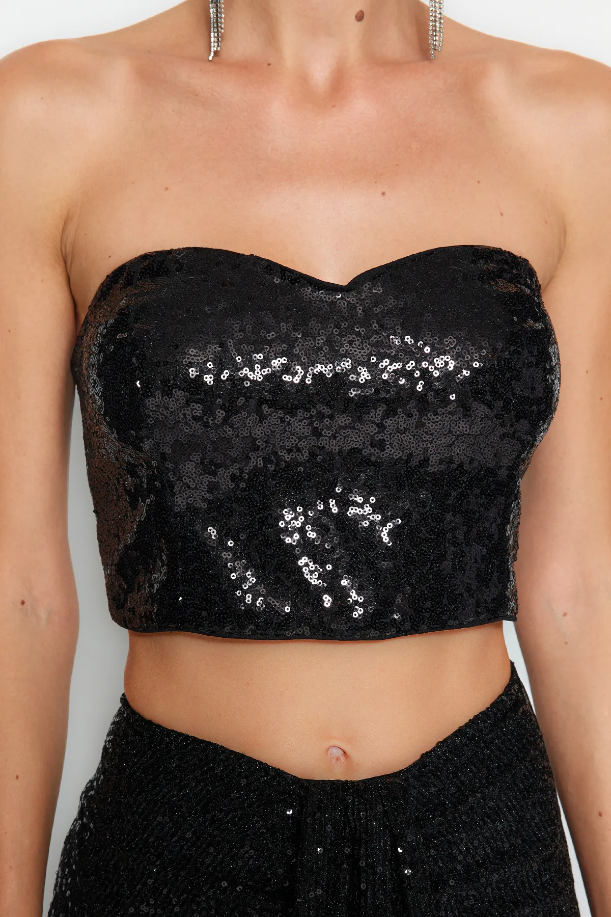 Trendyol Collection  Schwarzes Crop-Bustier mit Pailletten TPRAW24BS00030