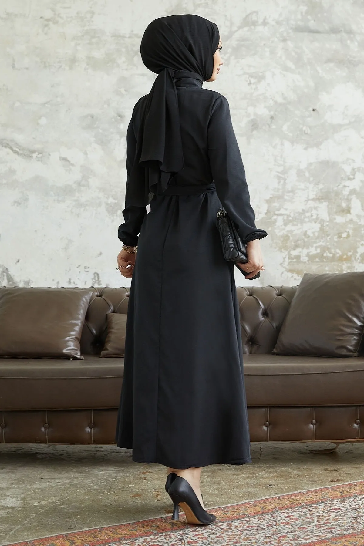 InStyle  Alerya Kleid mit Gürtel und Knöpfen – Schwarz