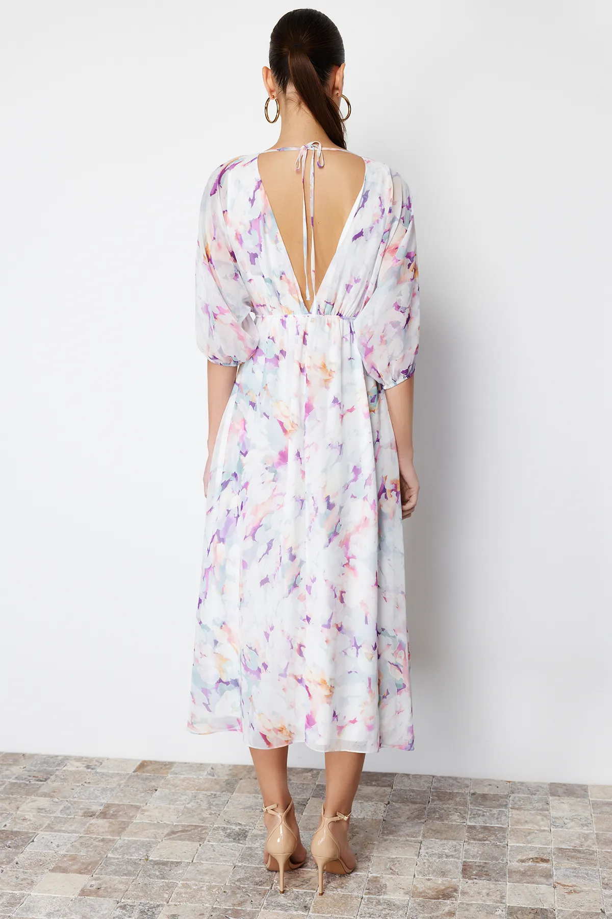 Trendyol Collection  Ecru, abstrakt gemustertes A-Linien-Maxikleid aus Chiffon mit Futter TWOSS24EL00611