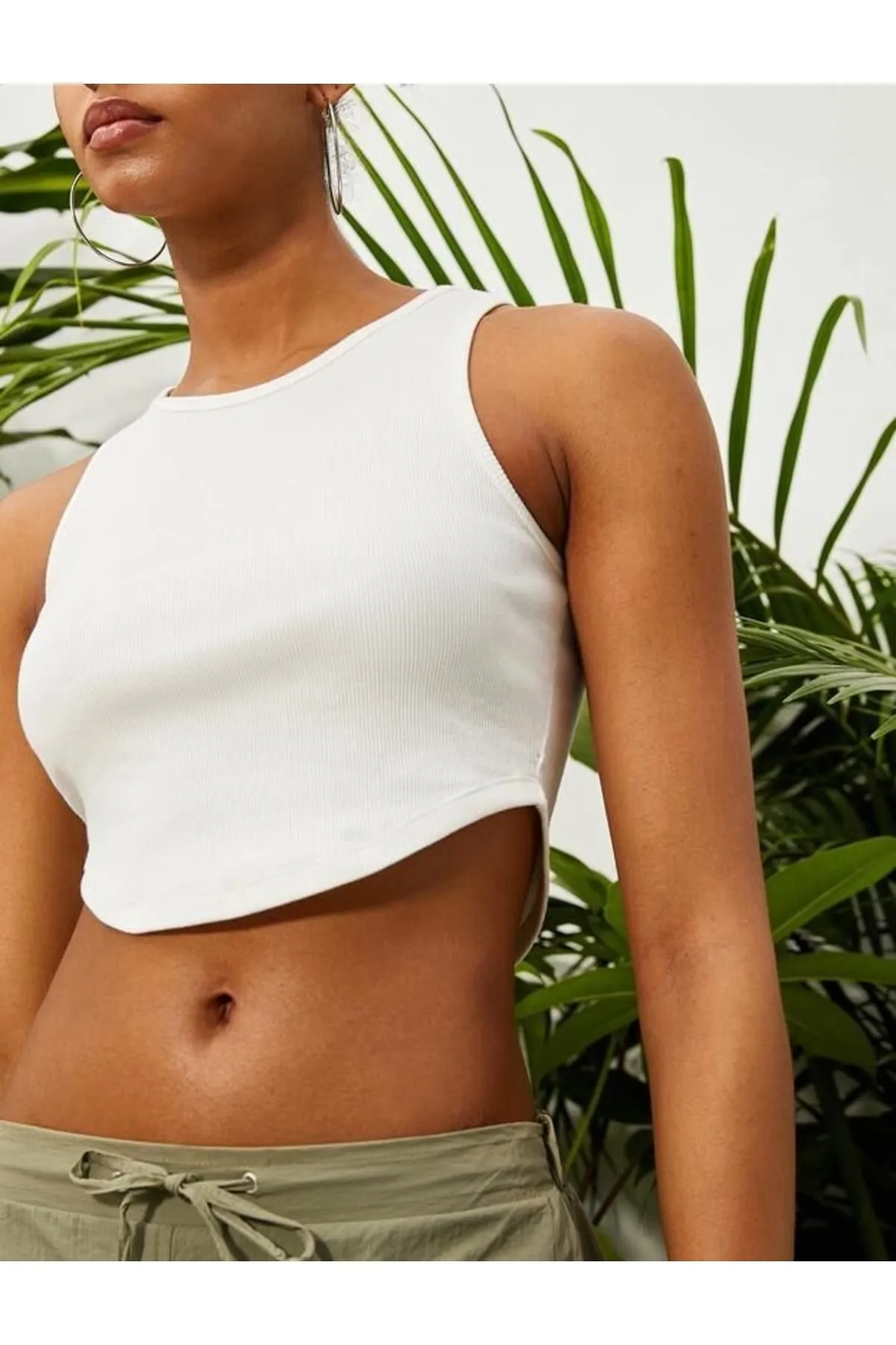 Koton  Crop Athlete Rundhalsausschnitt, gerippter, asymmetrischer Schnitt