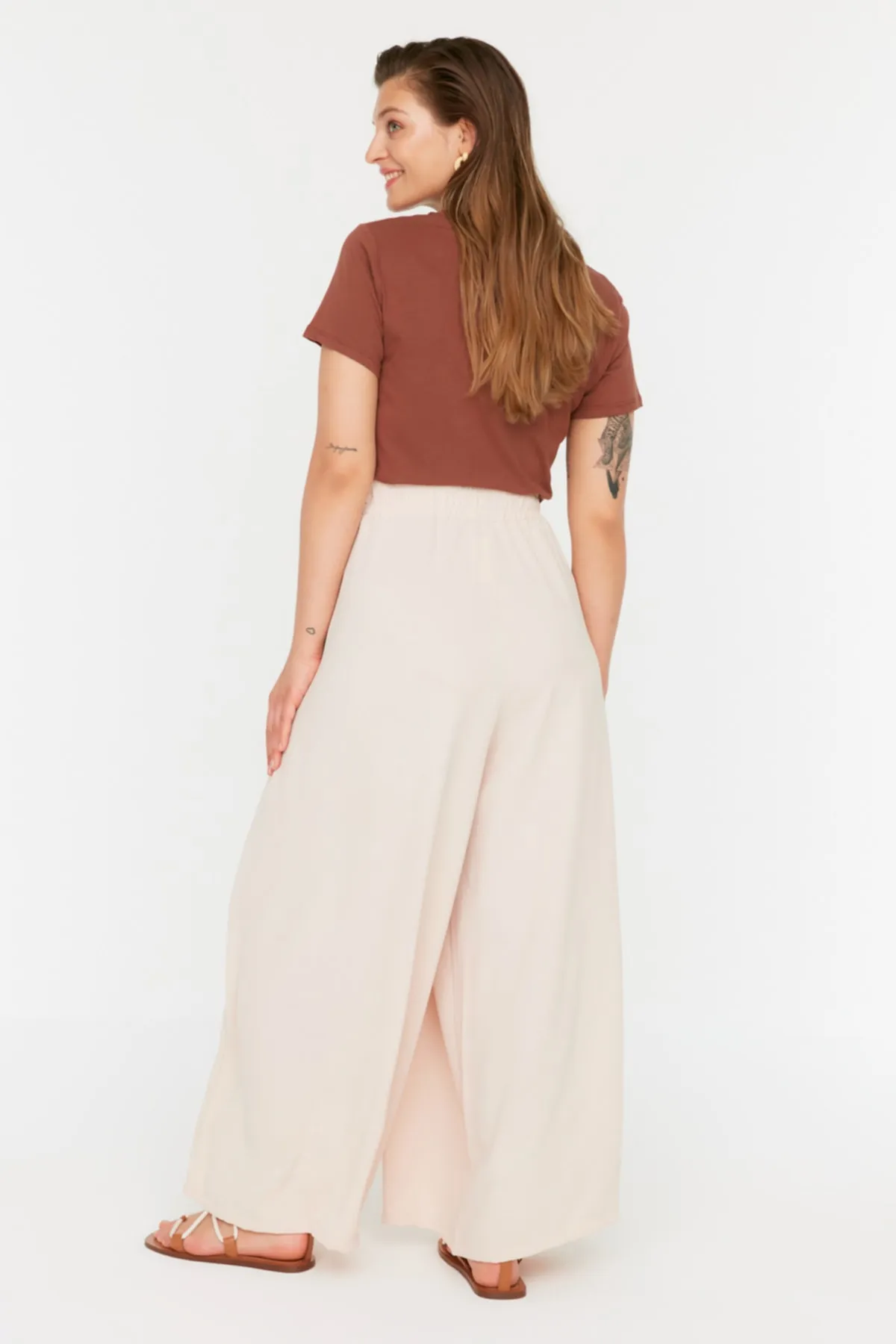 Trendyol Curve  Beigefarbene Webhose mit weitem Bein TBBSS22PL00002