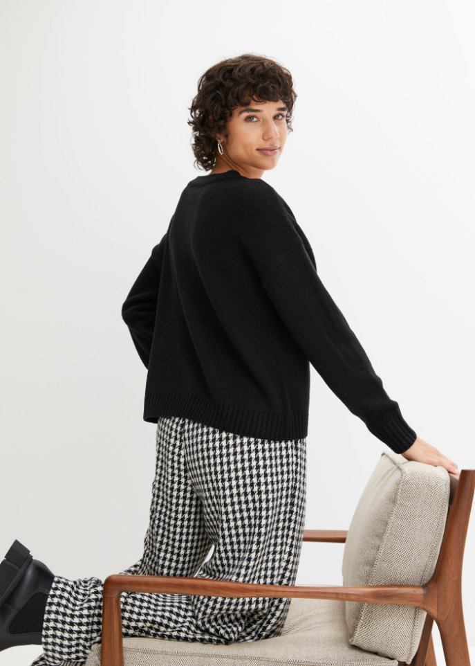 Verkürzte Strickjacke mit großen Taschen