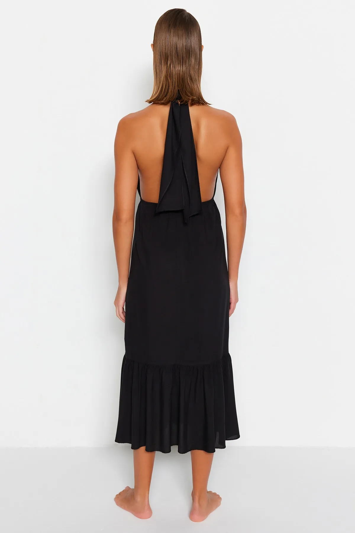 Trendyol Collection  Schwarzes Midi-Strandkleid aus gewebtem Kreuzband TBESS23EL00087