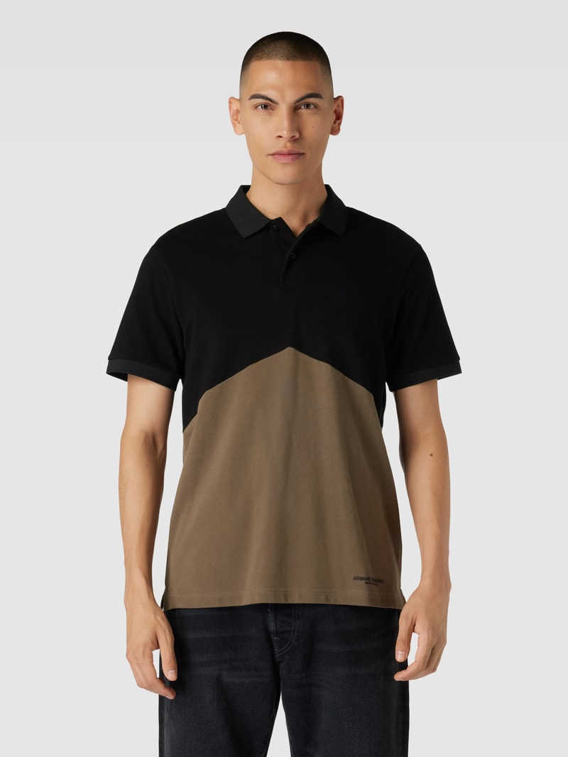 Poloshirt mit Label-Detail in schwarz