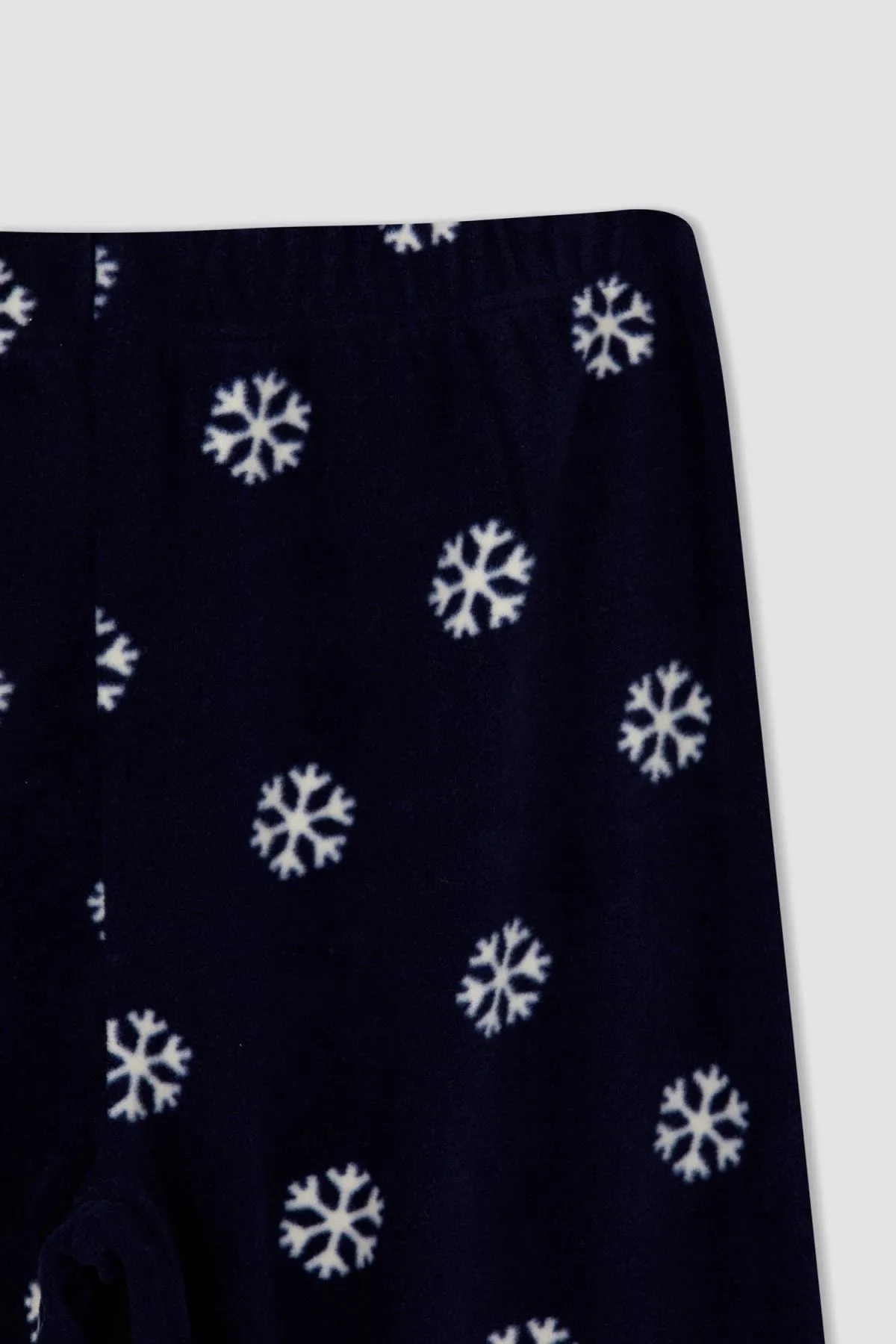 DeFacto  Fall In Love Fleece-Pyjamahose mit normaler Passform, weihnachtlichem Schneeflockenmuster