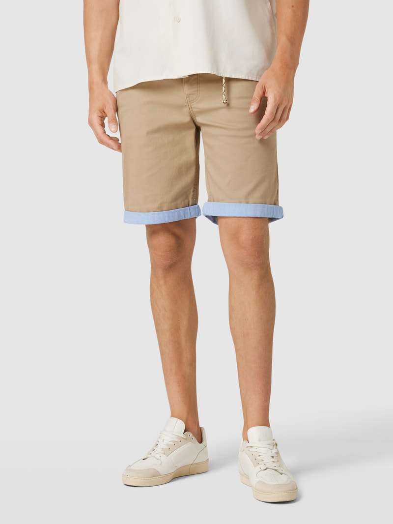Chinoshorts mit französischen Eingrifftaschen in beige