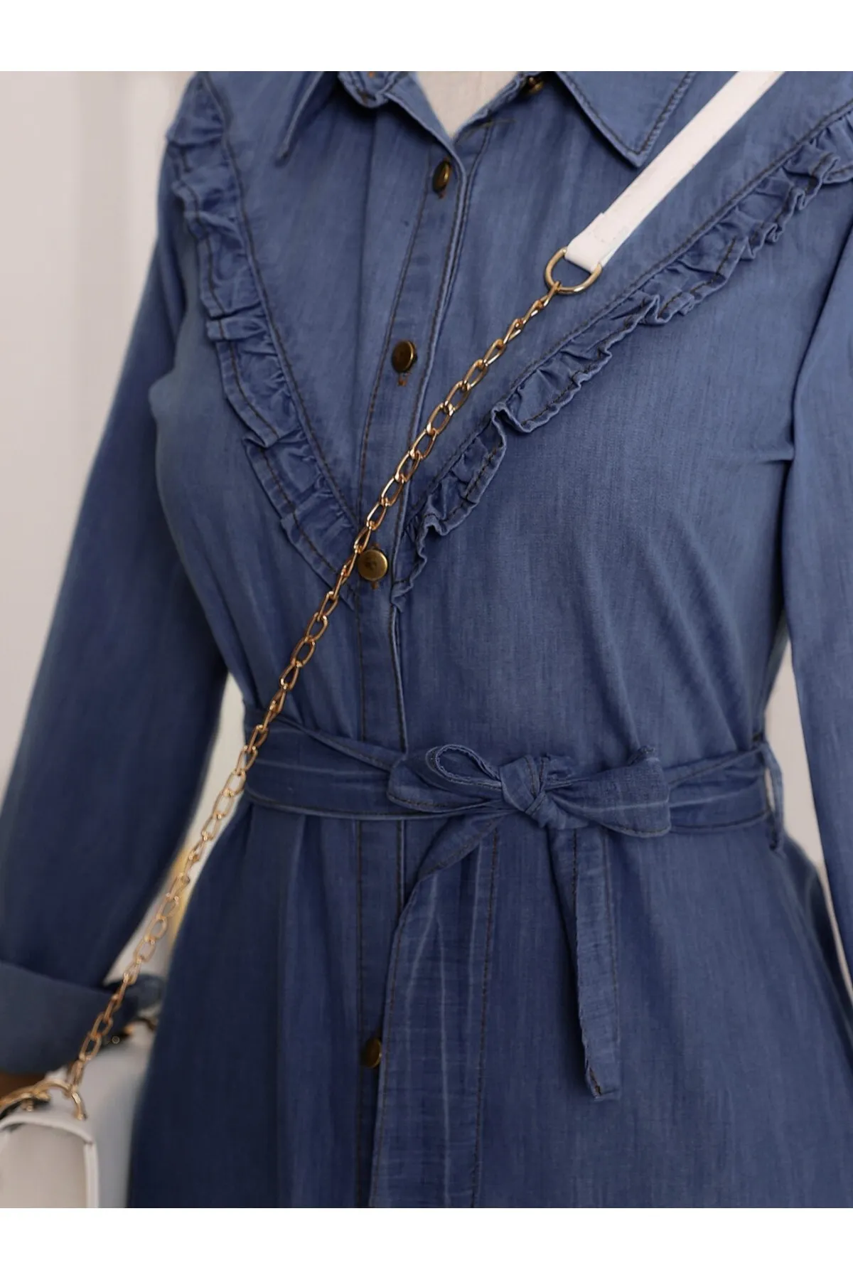 Modamorfo  Geknöpftes Jeanskleid mit Bindegürtel an der Taille