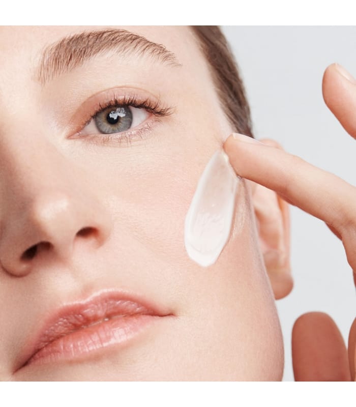 Clarins-CALM-ESSENTIEL EMULSION APAISANTE-A l’extrait de sauge sclarée*