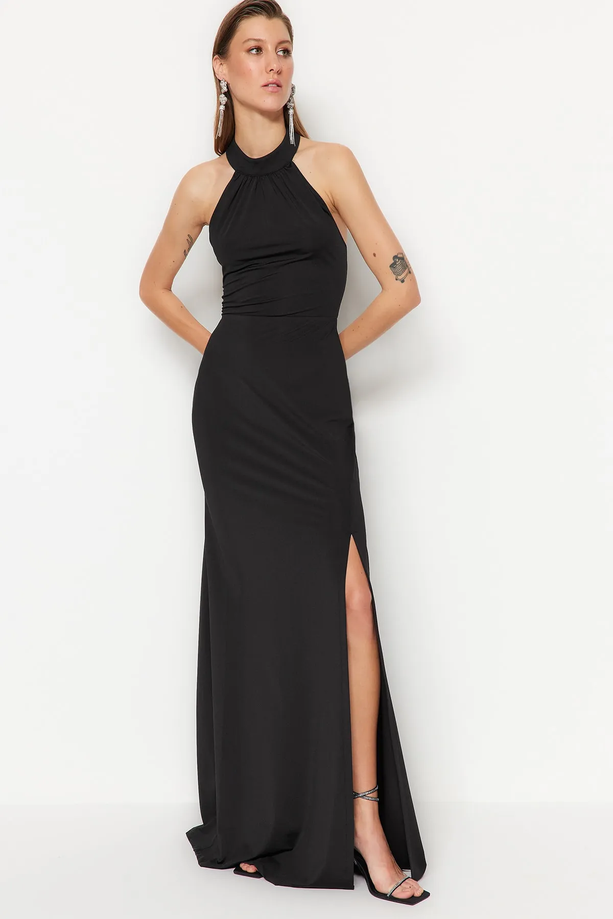 Trendyol Collection  Schwarzes langes Abendkleid aus Strick TPRSS23AE00040