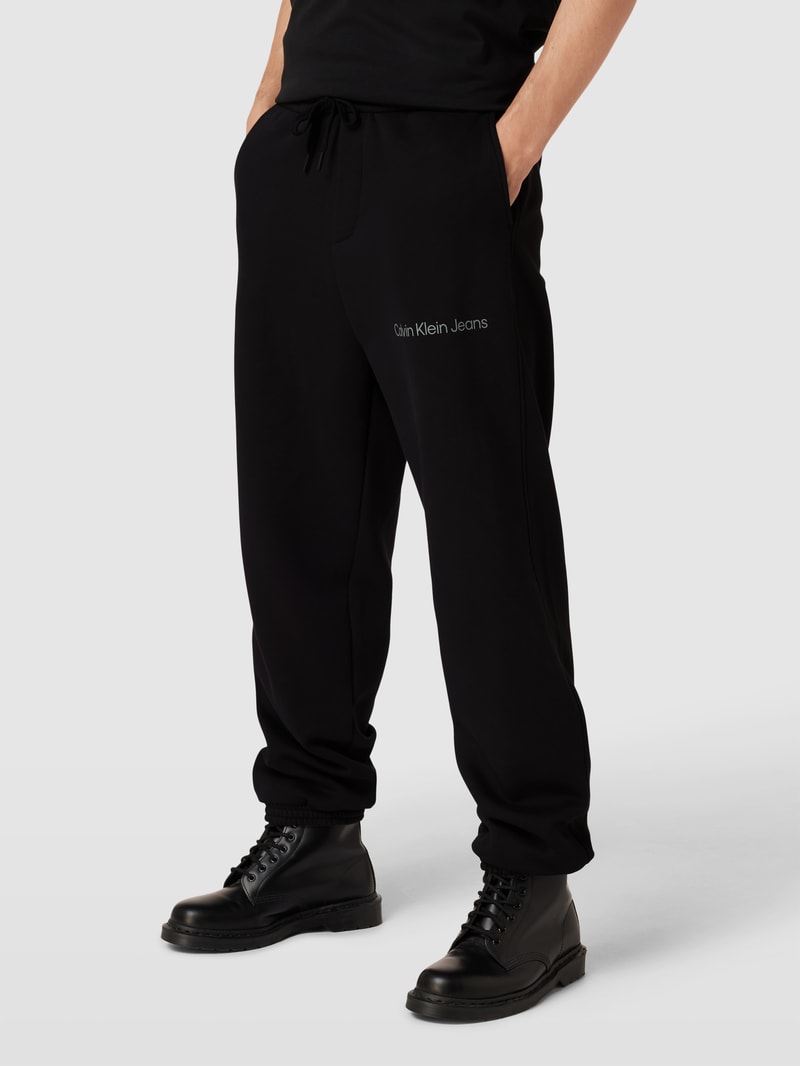 Sweatpants mit Label-Print in schwarz