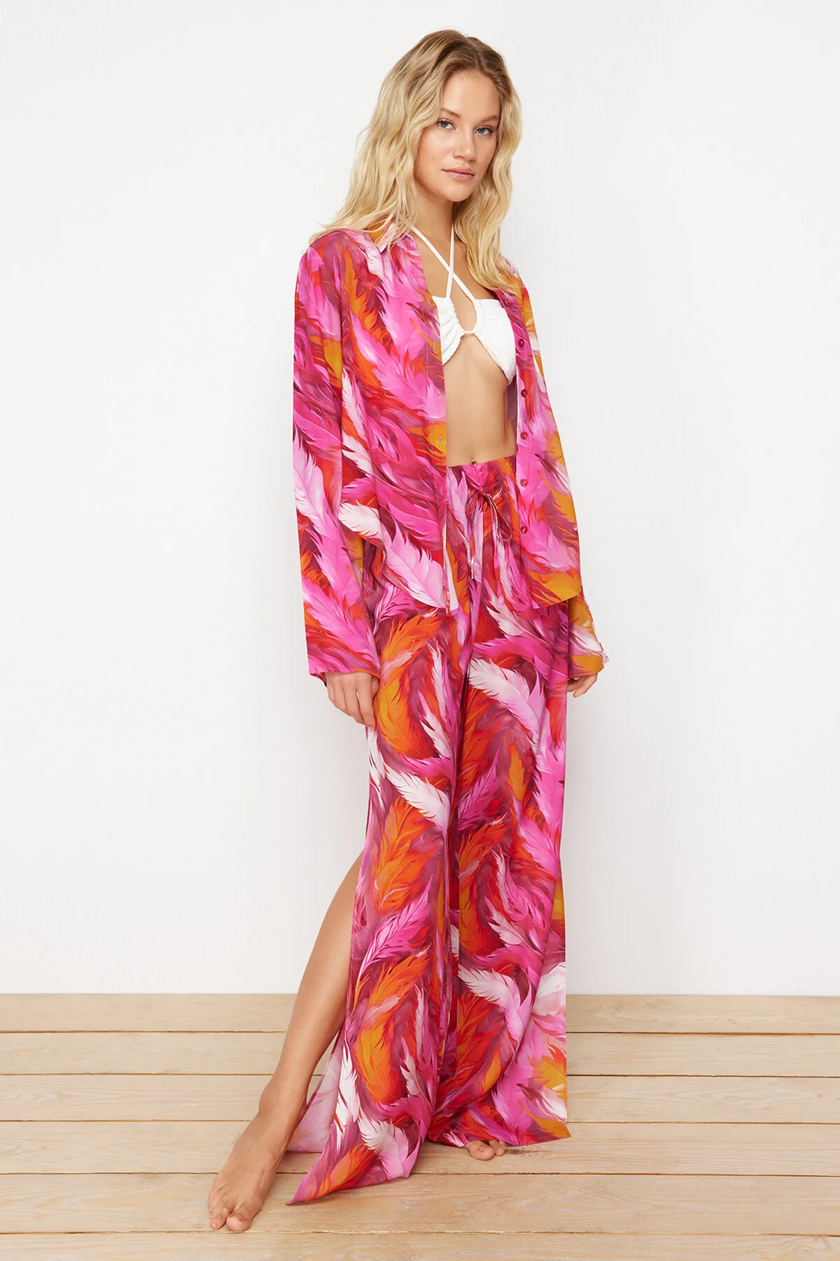 Trendyol Collection  Set aus gewebtem Hemd und Hose mit abstraktem Muster TBESS24AU00003