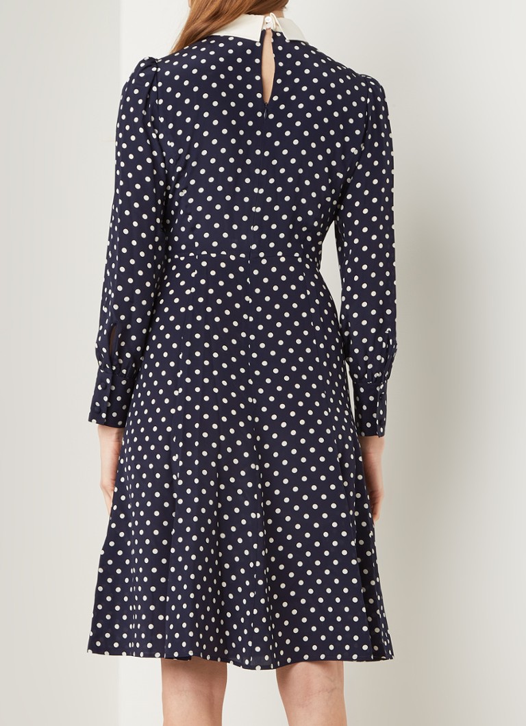 Vestido midi de seda Mathilde de LKBennett, con cuello y botones decorativos.