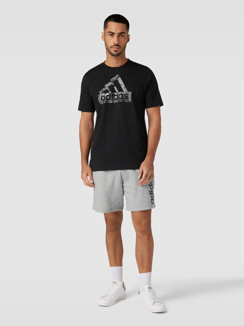 Sweatshorts mit Label-Details in mittelgrau meliert