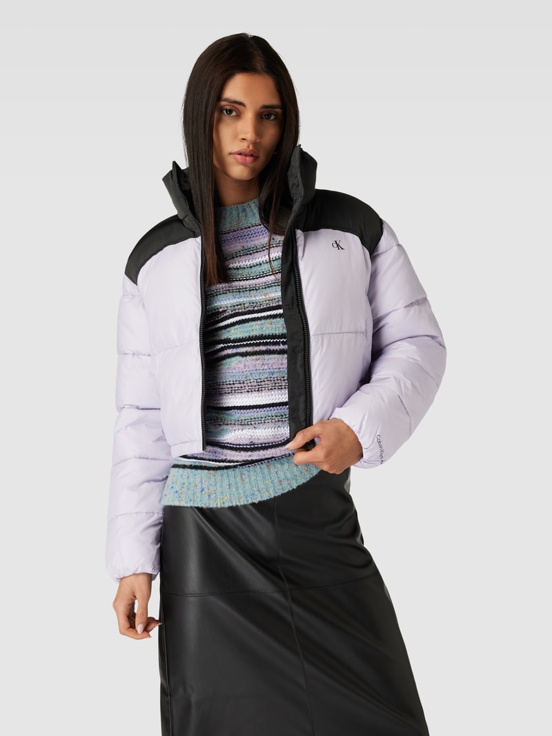 Cropped Steppjacke mit Label-Detail in lavendel