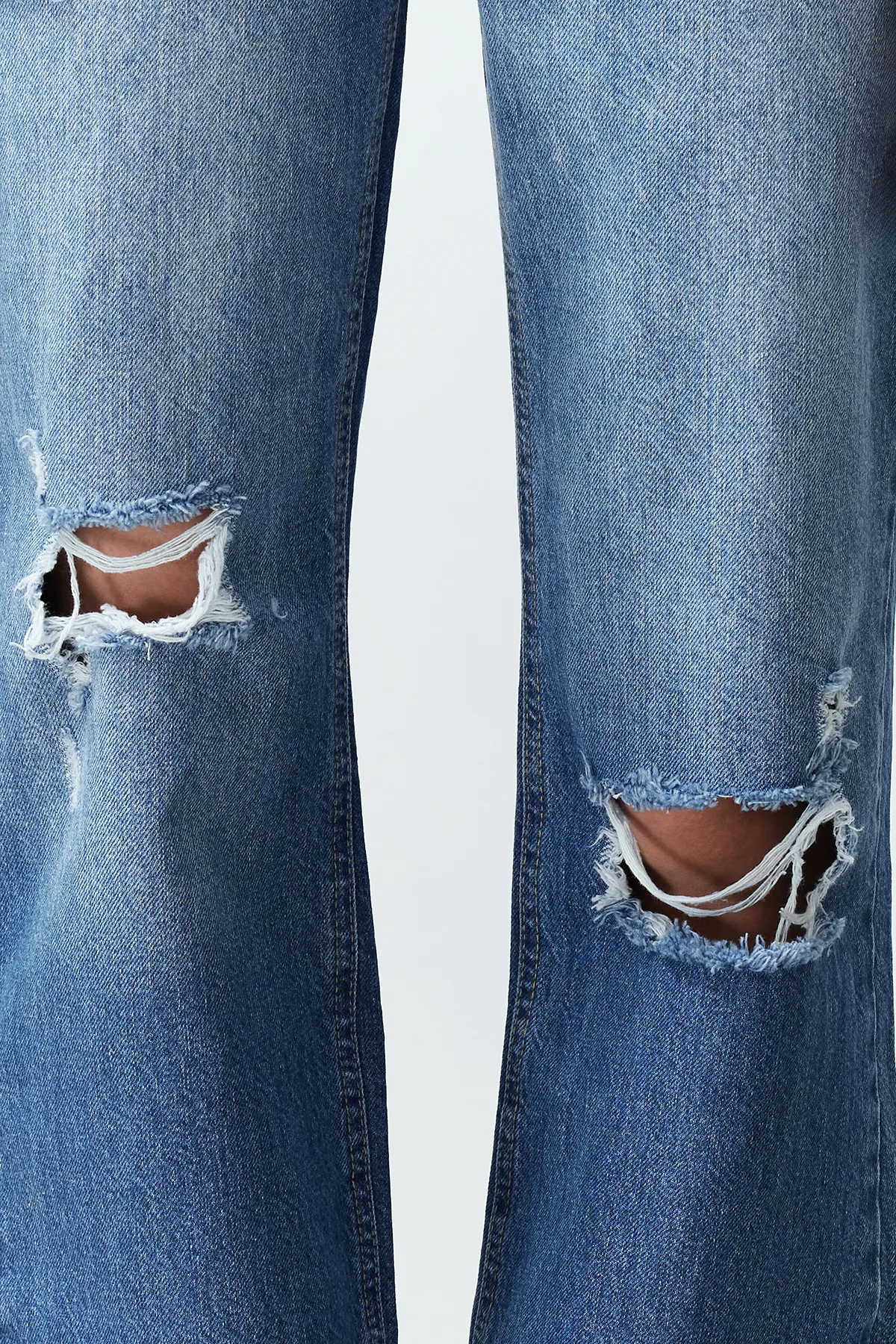 Trendyol Collection  Blaue zerrissene Jeans mit hoher Taille und weitem Bein TWOSS24JE00199