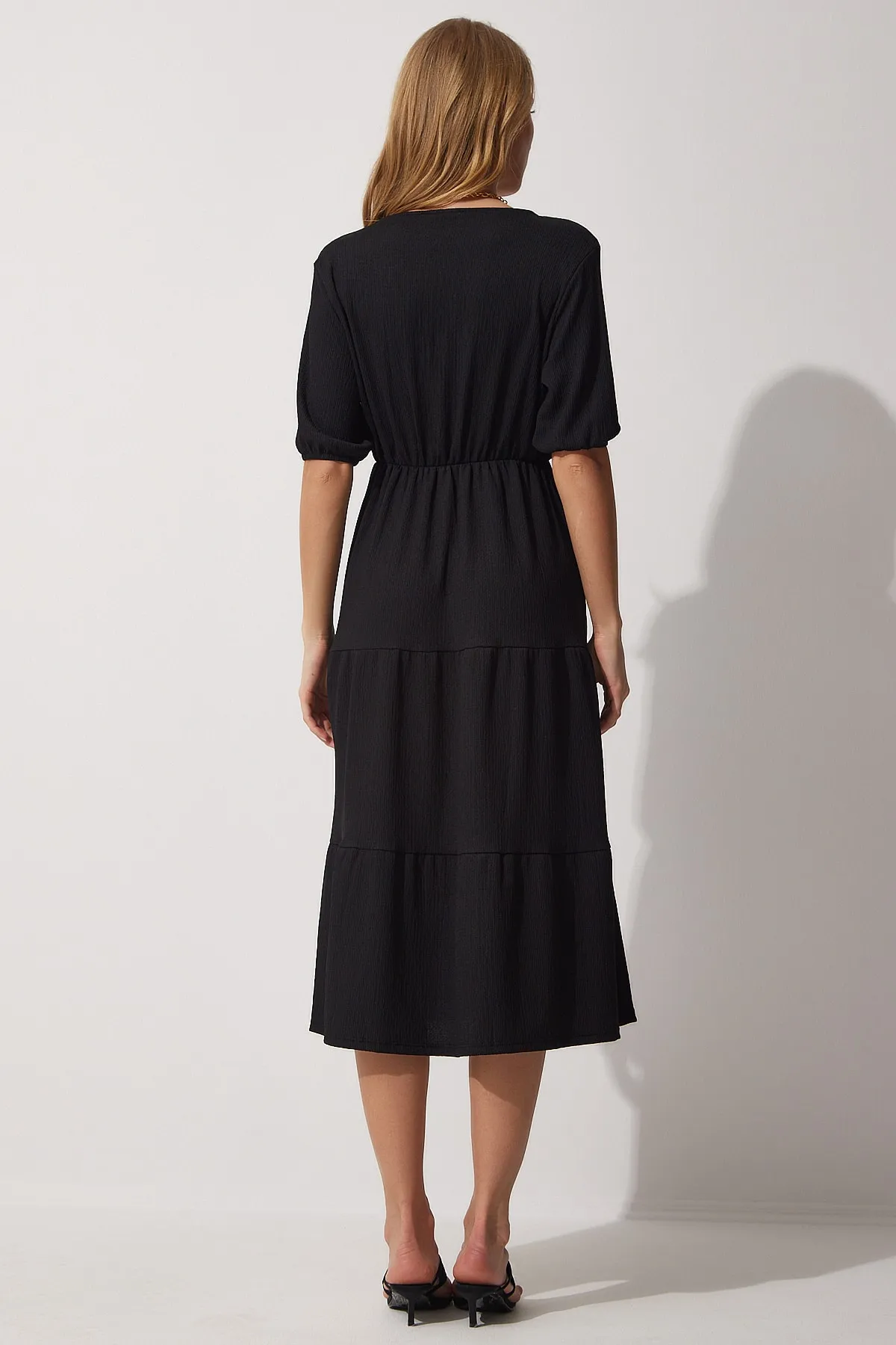 Happiness İstanbul  Schwarzes Sommerstrickkleid mit Wickelkragen für Damen UB00026