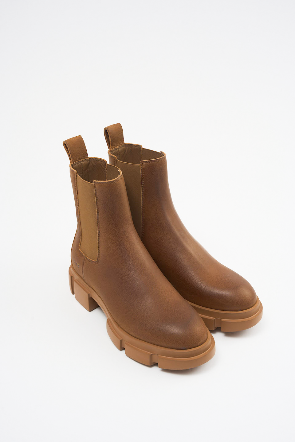 CPH570 waxed nabuc cognac