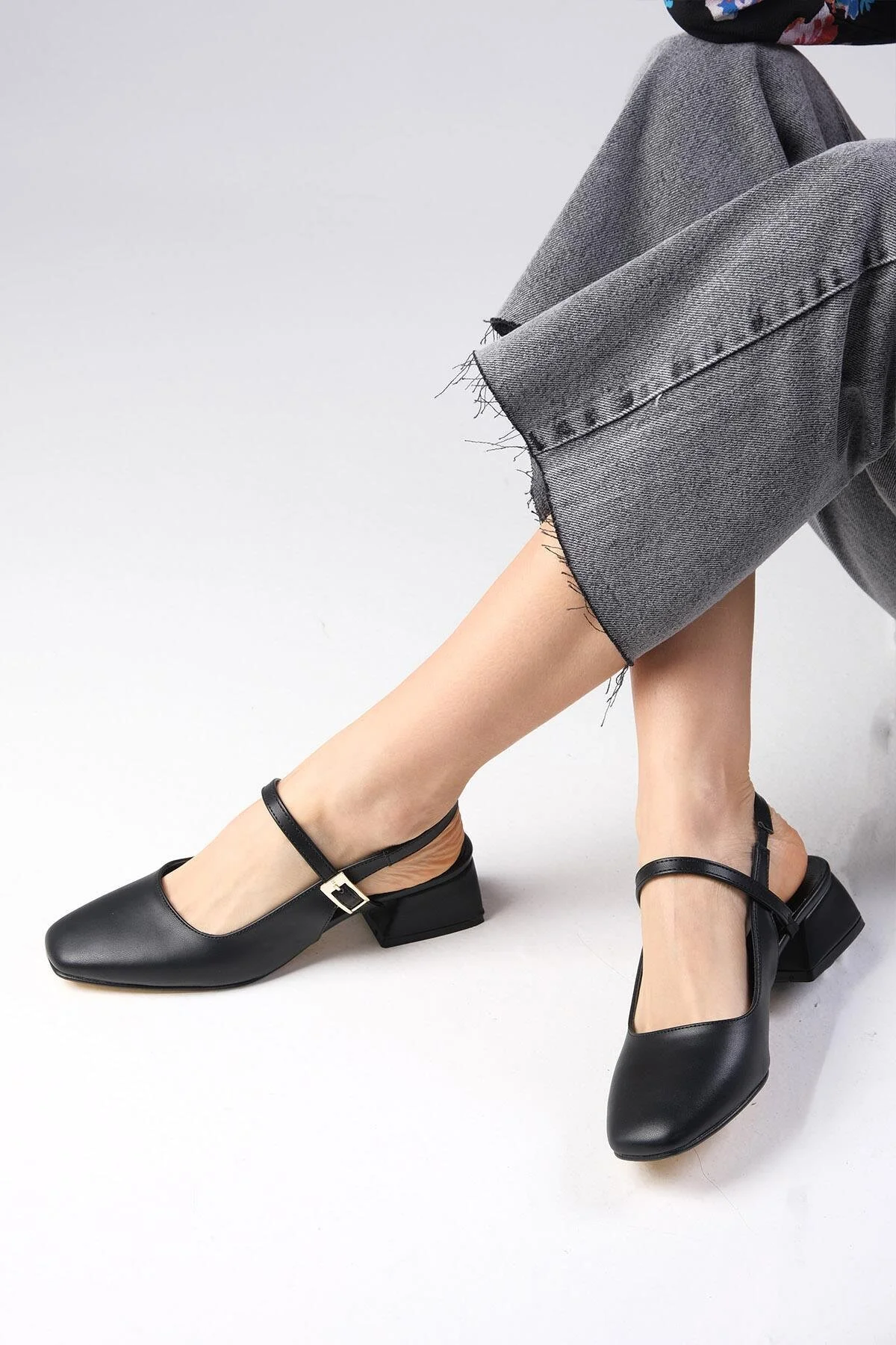 Mio Gusto  Ella Damen-Schuhe mit niedrigem Absatz und offenem Rücken in Schwarz