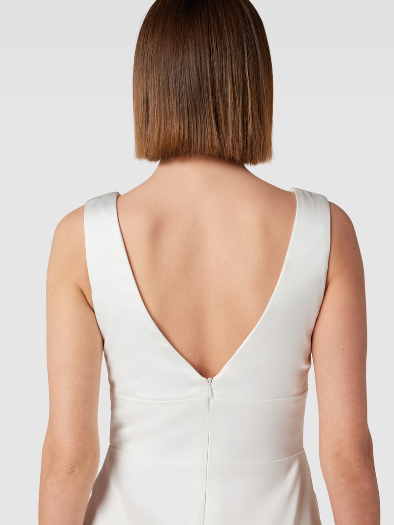 Jumpsuit mit V-Ausschnitt in offwhite
