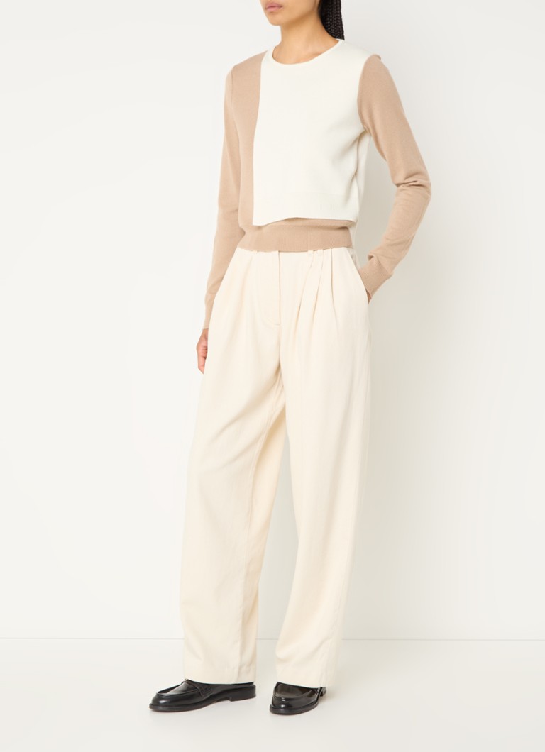 Pantaloni a gamba larga e vita alta che parodiano Claudie Pierlot con dettagli a pieghe