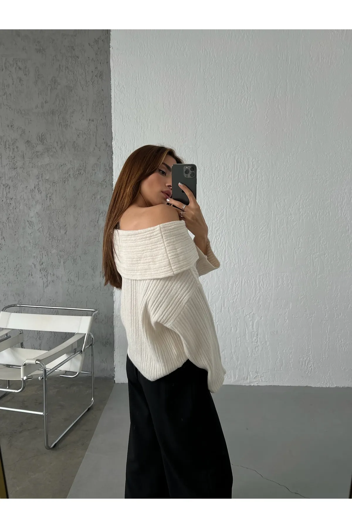 Laluvia  Cremefarbener, gerippter Pullover mit U-Ausschnitt