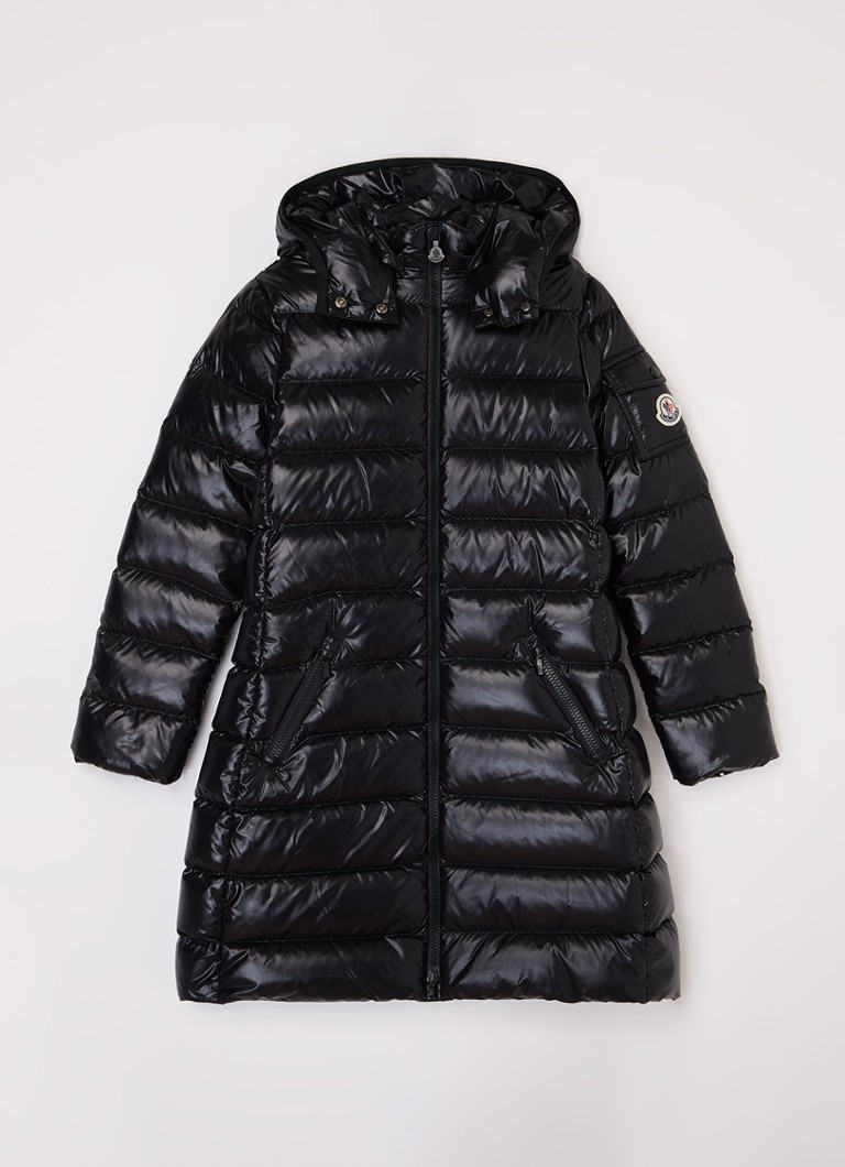 Parka Moncler Moka cu umplutură de puf și glugă detașabilă.