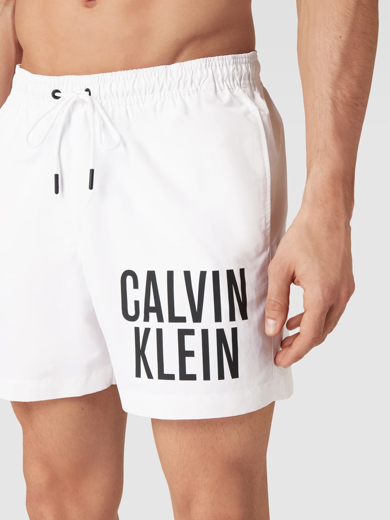 Badehose mit Label-Print in weiß