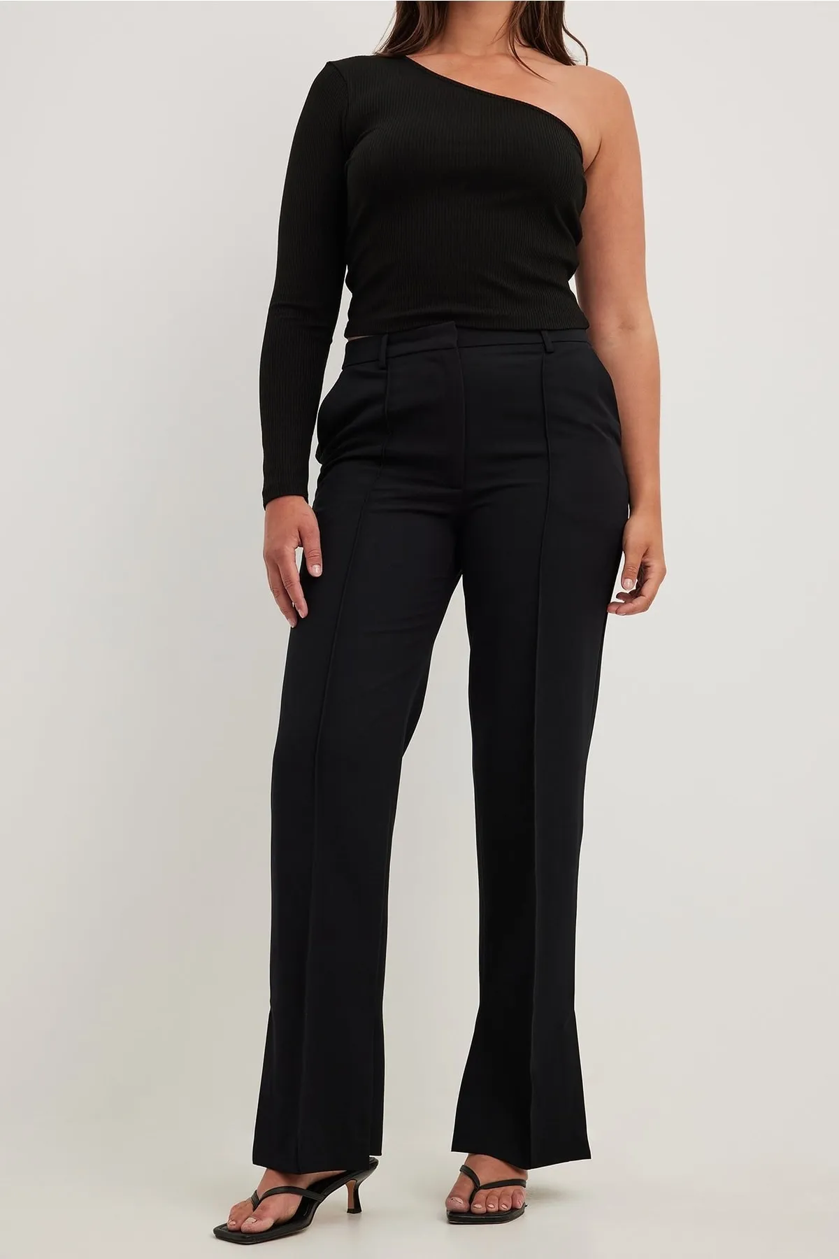 NA-KD  Maßgeschneiderte Hose mit Seitenschlitz