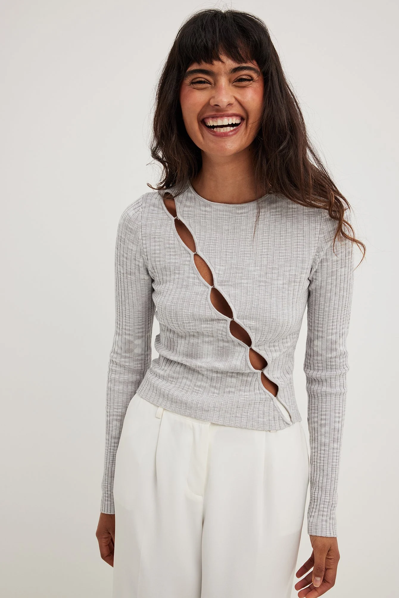 Fein gestricktes Top mit Cut-Outs