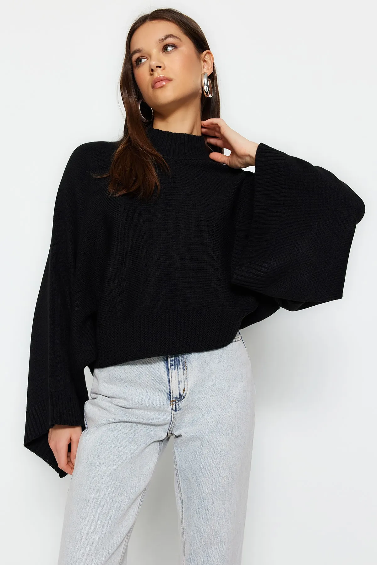 Trendyol Collection  Schwarzer Strickpullover mit Fledermausärmeln TWOAW23KZ01838