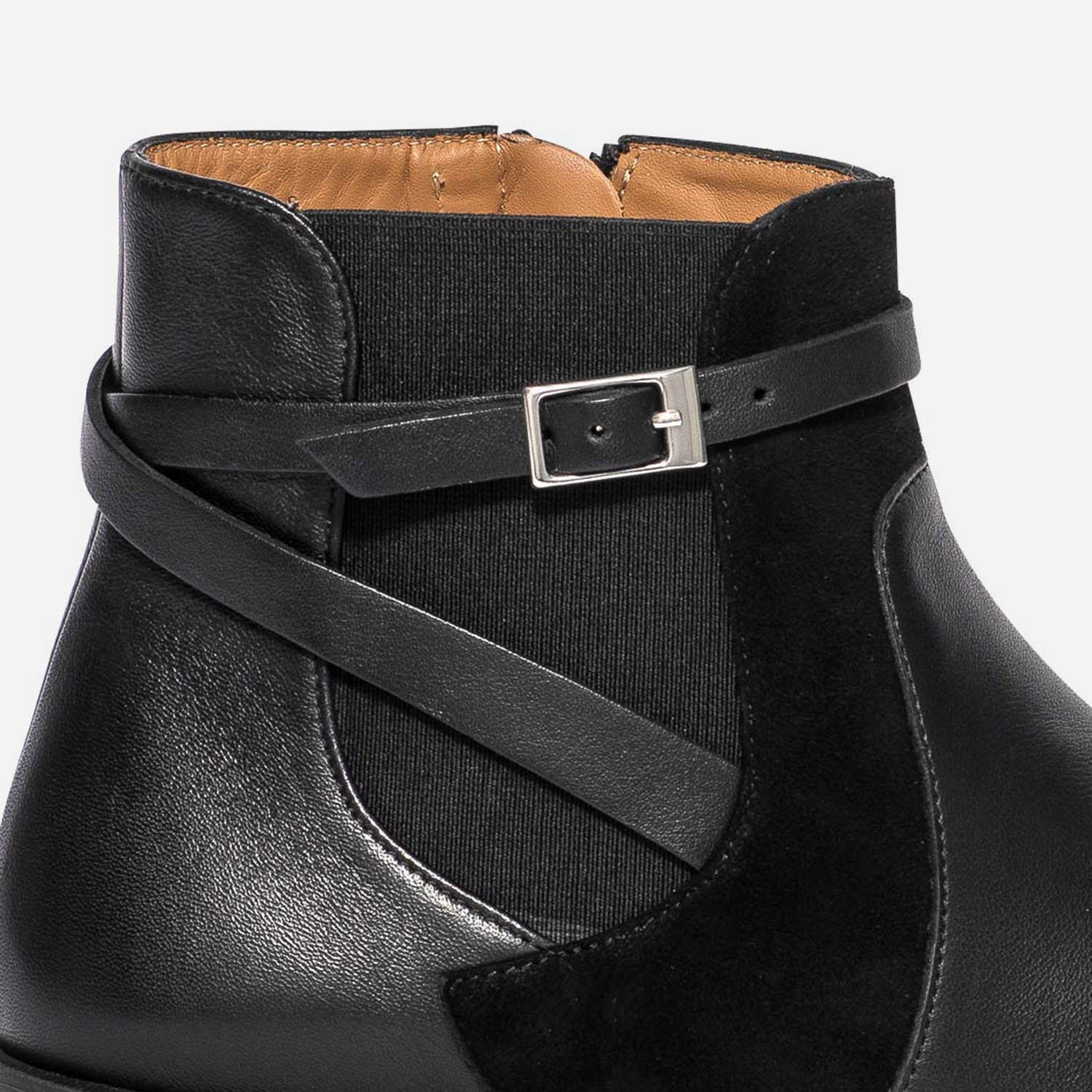 Chelsea boots ERAM FLEX noir en cuir éco-conçu avec bride
