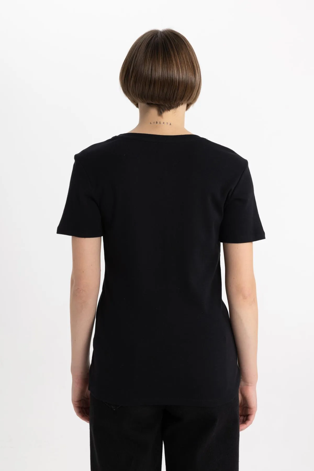 DeFacto  Slim Fit Kurzarm-T-Shirt mit V-Ausschnitt I1080az24sm