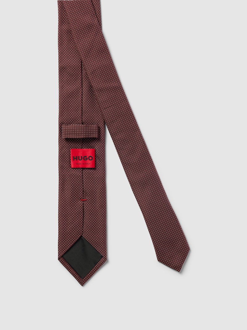 Base Cap mit Label-Patch in bordeaux rot