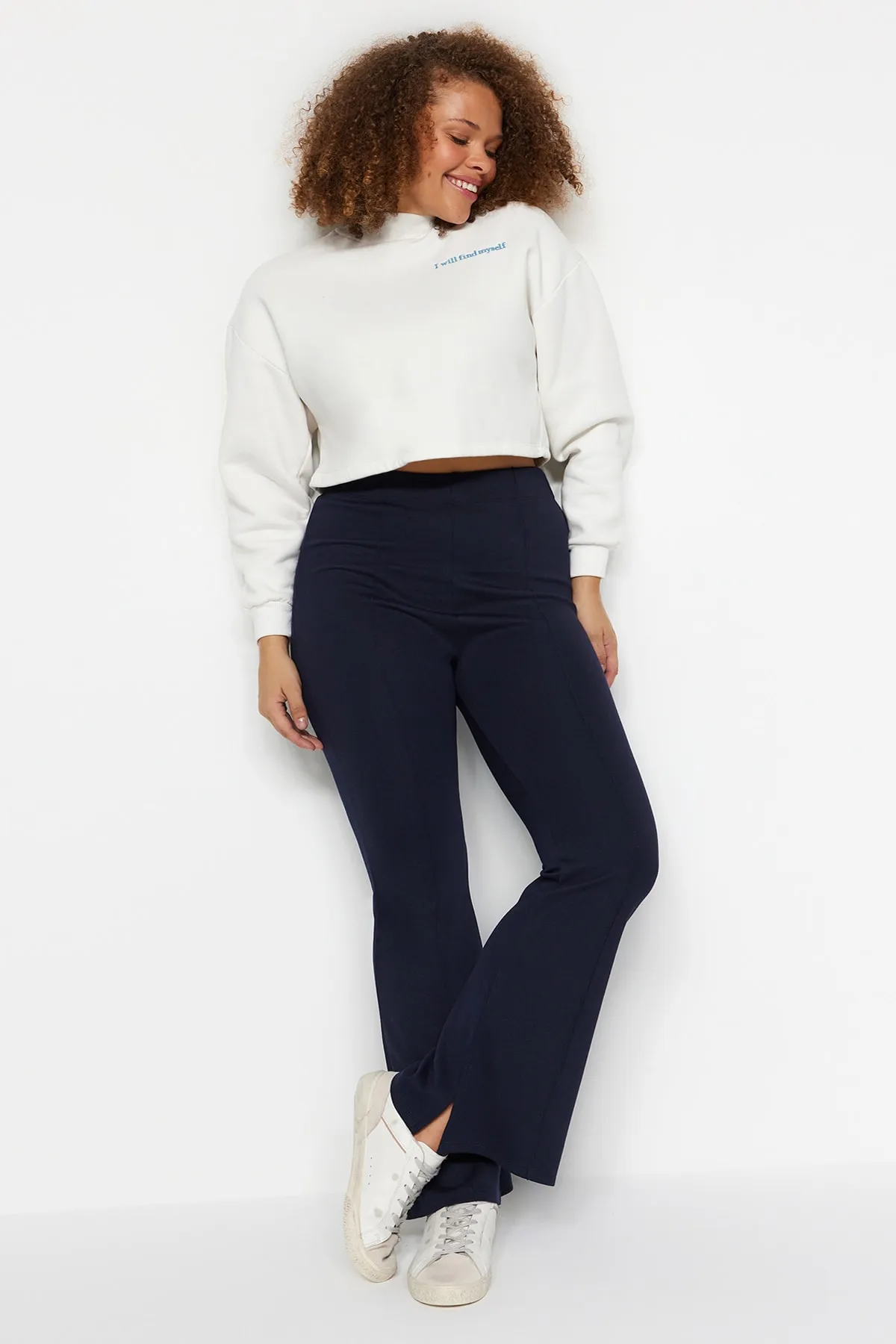 Trendyol Curve  Marineblaue spanische Strickhose mit hohem Bund und Schlitz und detailliertem Schnitt TBBAW23AR00002
