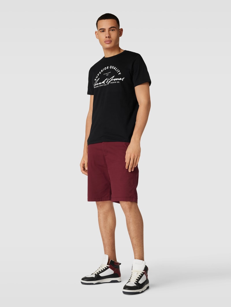 Bermudas mit Paspeltaschen in bordeaux rot