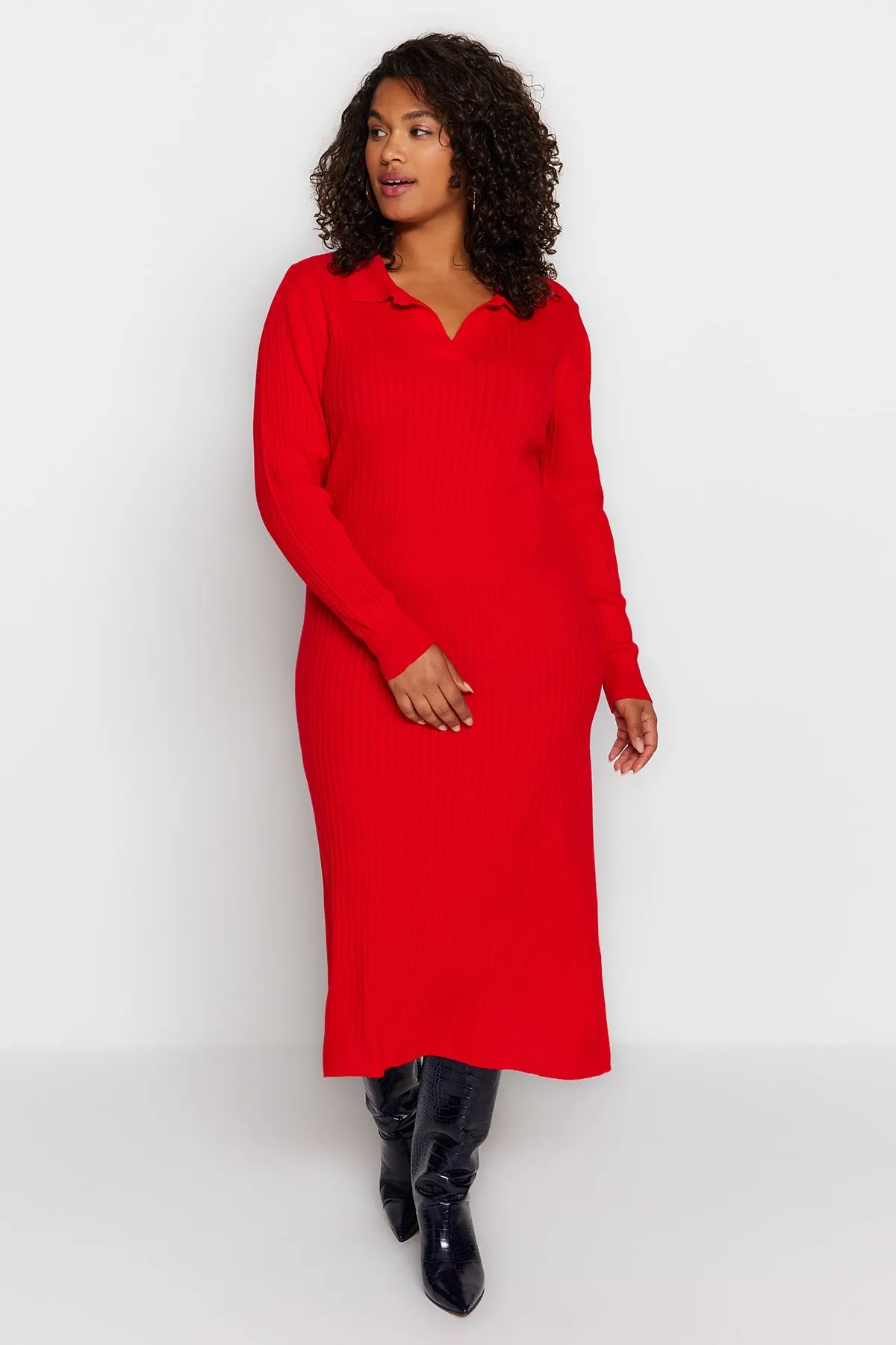 Trendyol Curve  Rotes Strickkleid mit Rollkragen