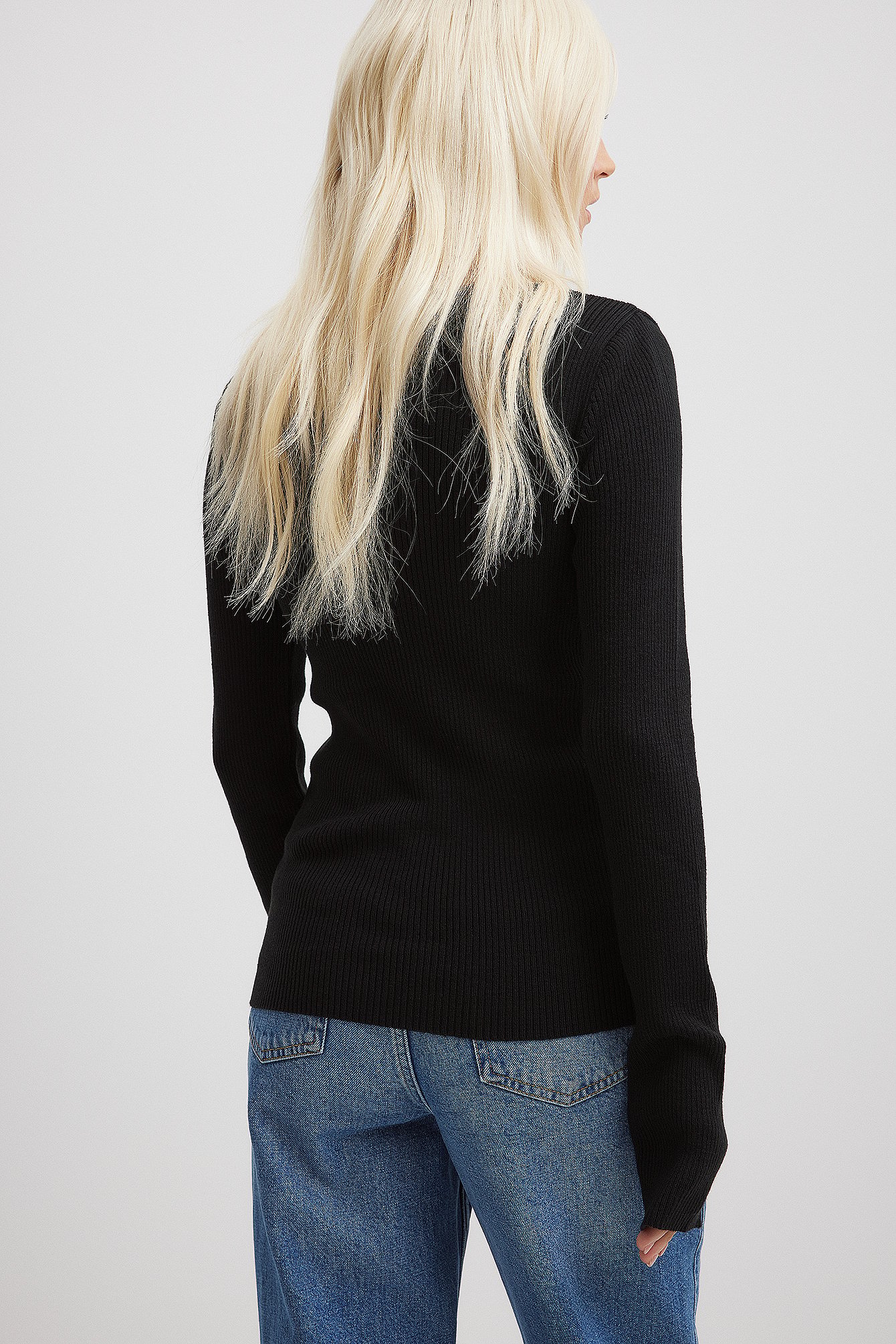 Leichter Ripp-Strickpullover mit V-Detail