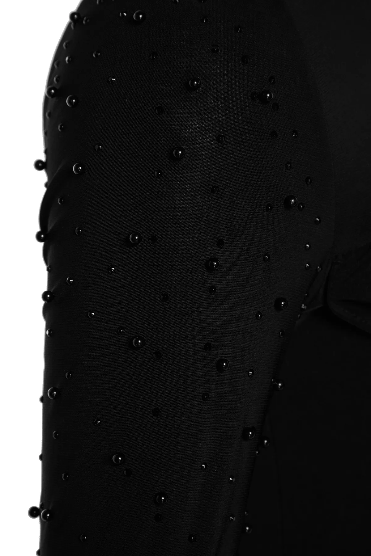 Trendyol Collection  Elegantes Abendkleid mit schwarzen Perlenaccessoires TPRAW24EL00259