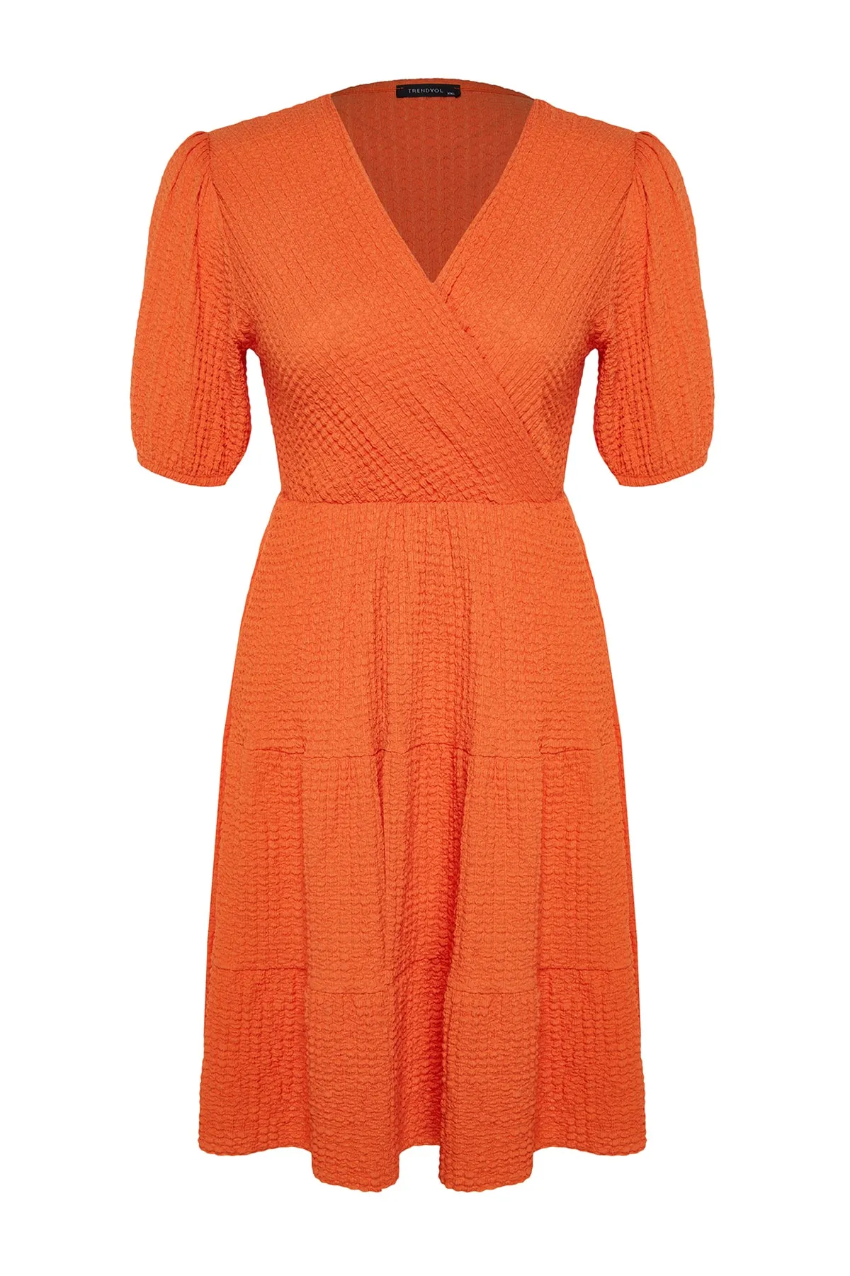 Trendyol Curve  Hellorangefarbenes Skater-Strickkleid mit V-Ausschnitt und zweireihigem Verschluss TBBSS22EL2987