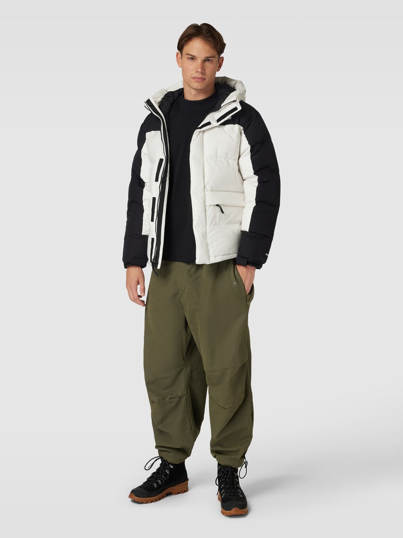 Daunenjacke mit verdecktem Reißverschluss in offwhite