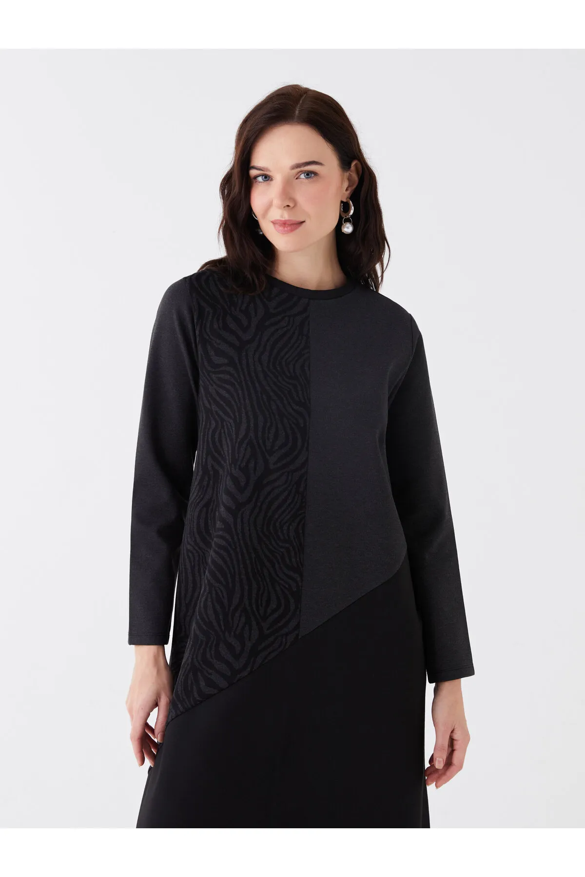 LC Waikiki  Langärmliges Damenkleid mit Rundhalsausschnitt und Farbblockdesign
