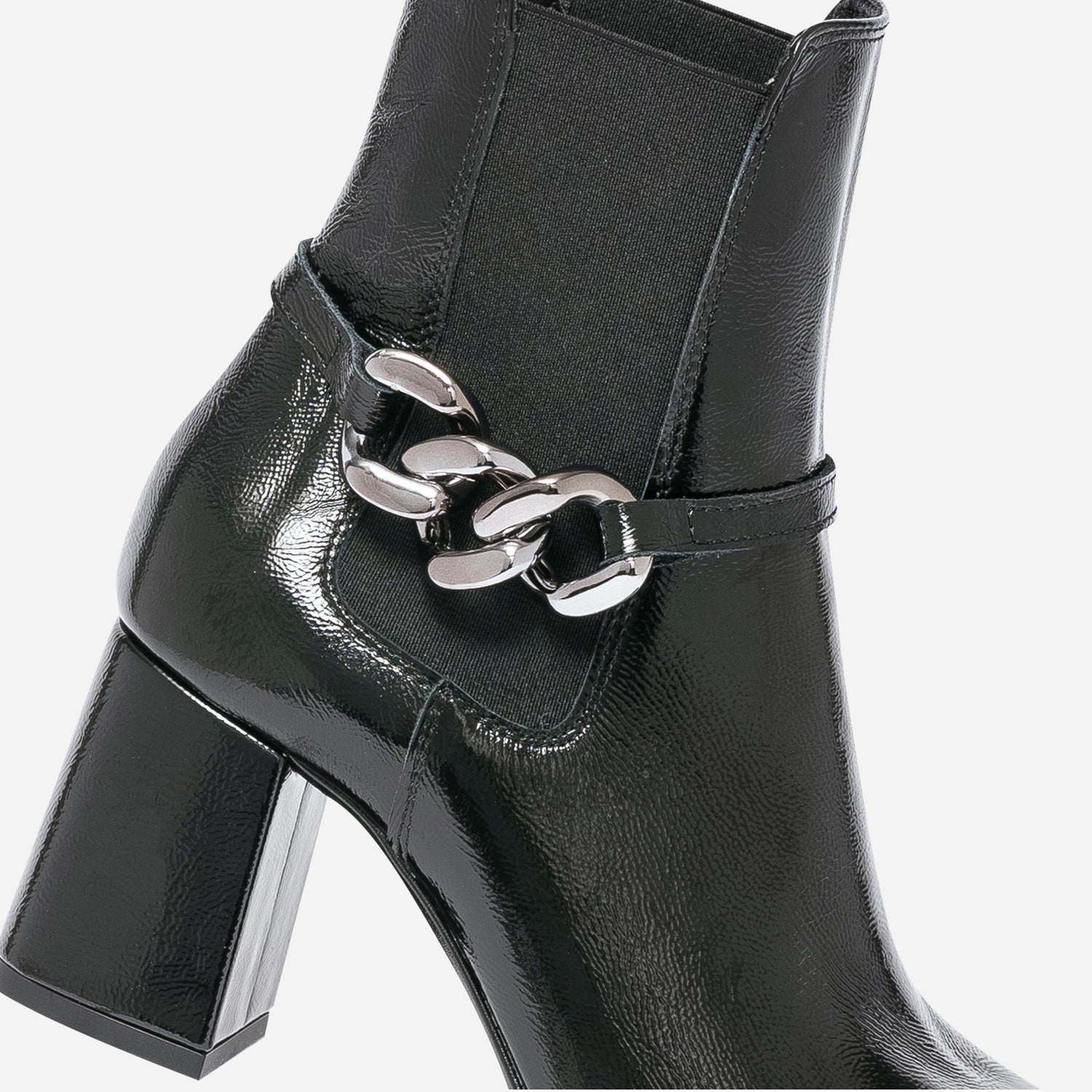 Chelsea boots noir verni éco-conçu avec chaîne