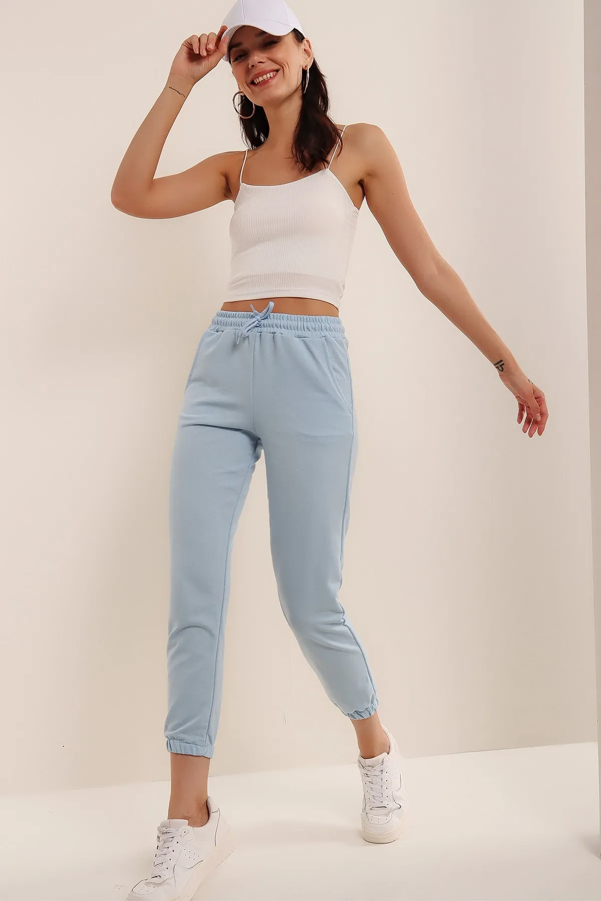 HAKKE  Babyblaue Jogginghose mit Taschen für Damen